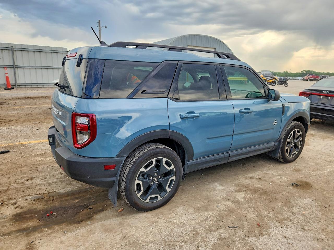 2023 Ford Bronco Sport Outer Banks - Image 3