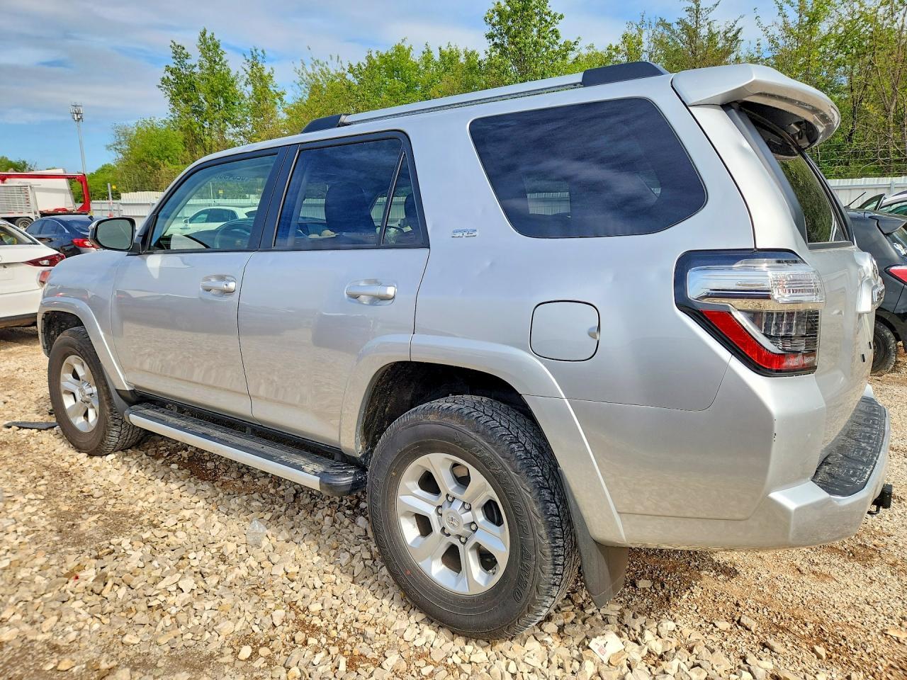 2020 Toyota 4Runner Sr5 - Image 2