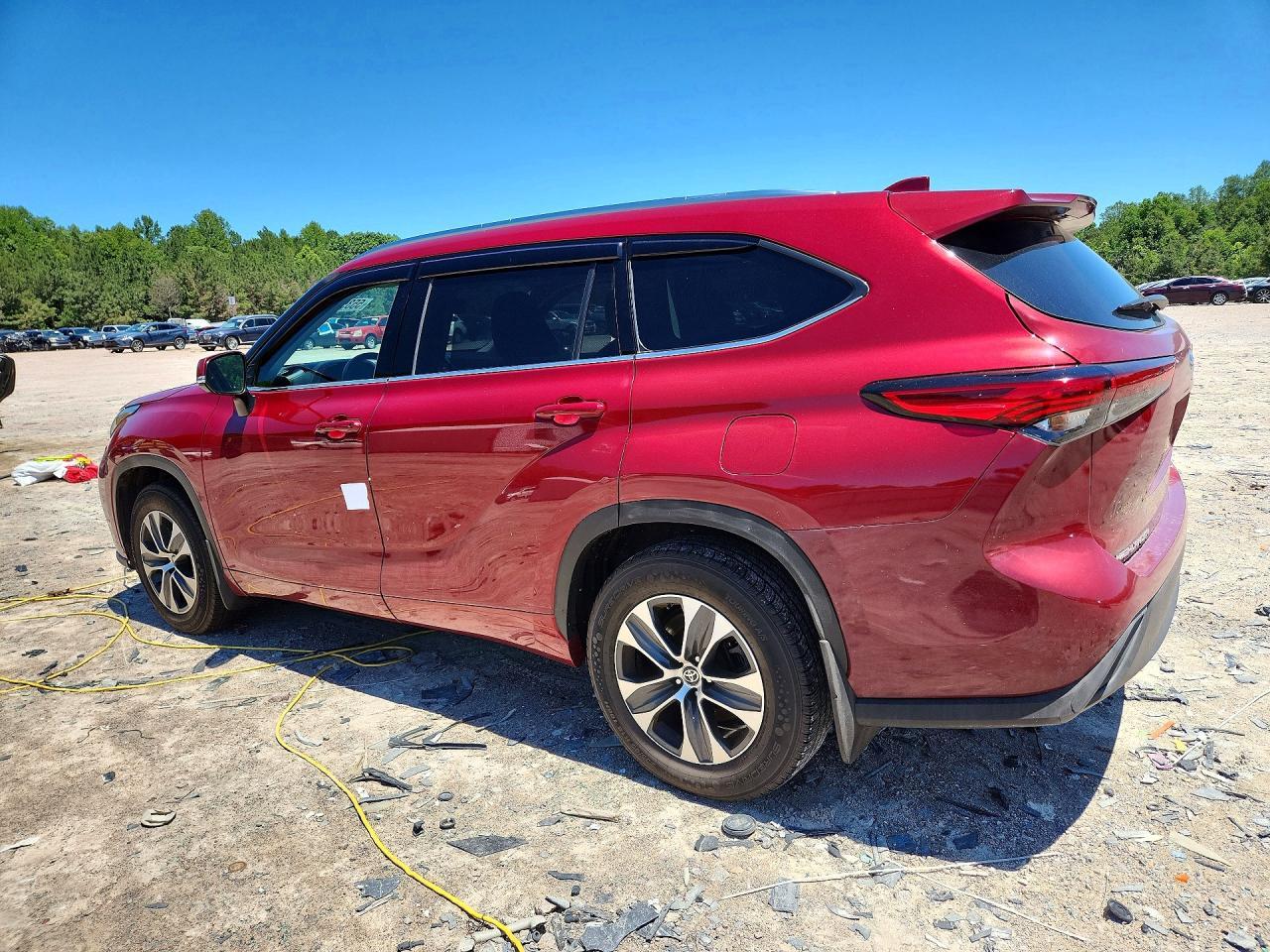 2021 Toyota Highlander Xle - Image 2