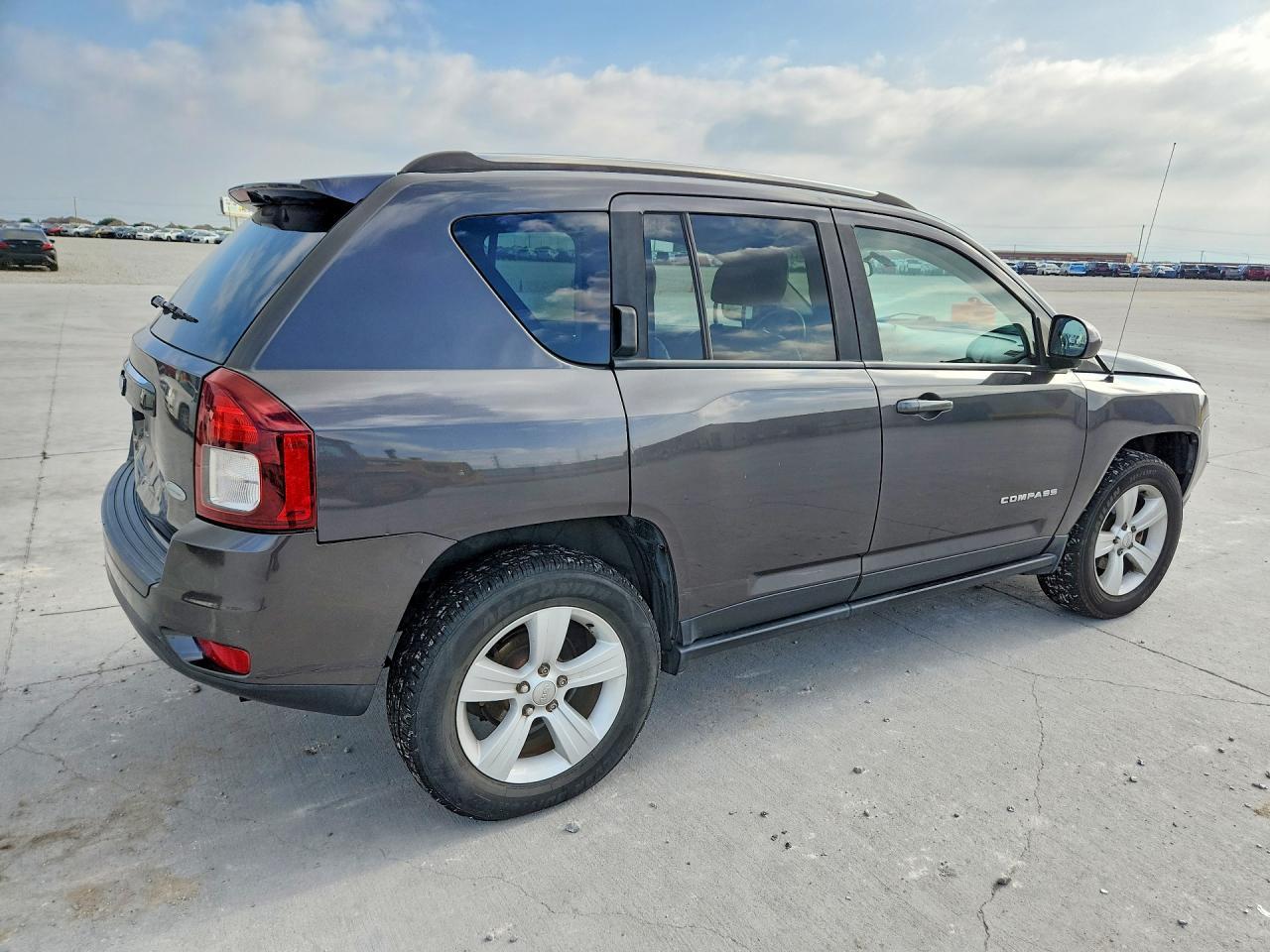 2015 Jeep Compass Latitude - Фото 3