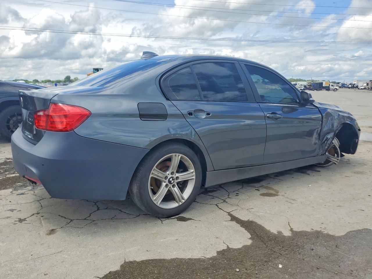 2015 BMW 328 Xi - Image 3