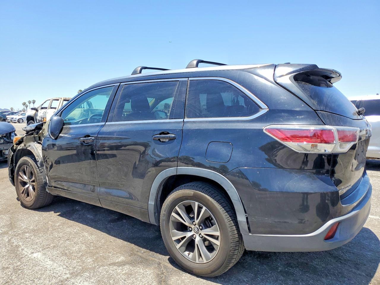 2016 Toyota Highlander Xle - Image 2