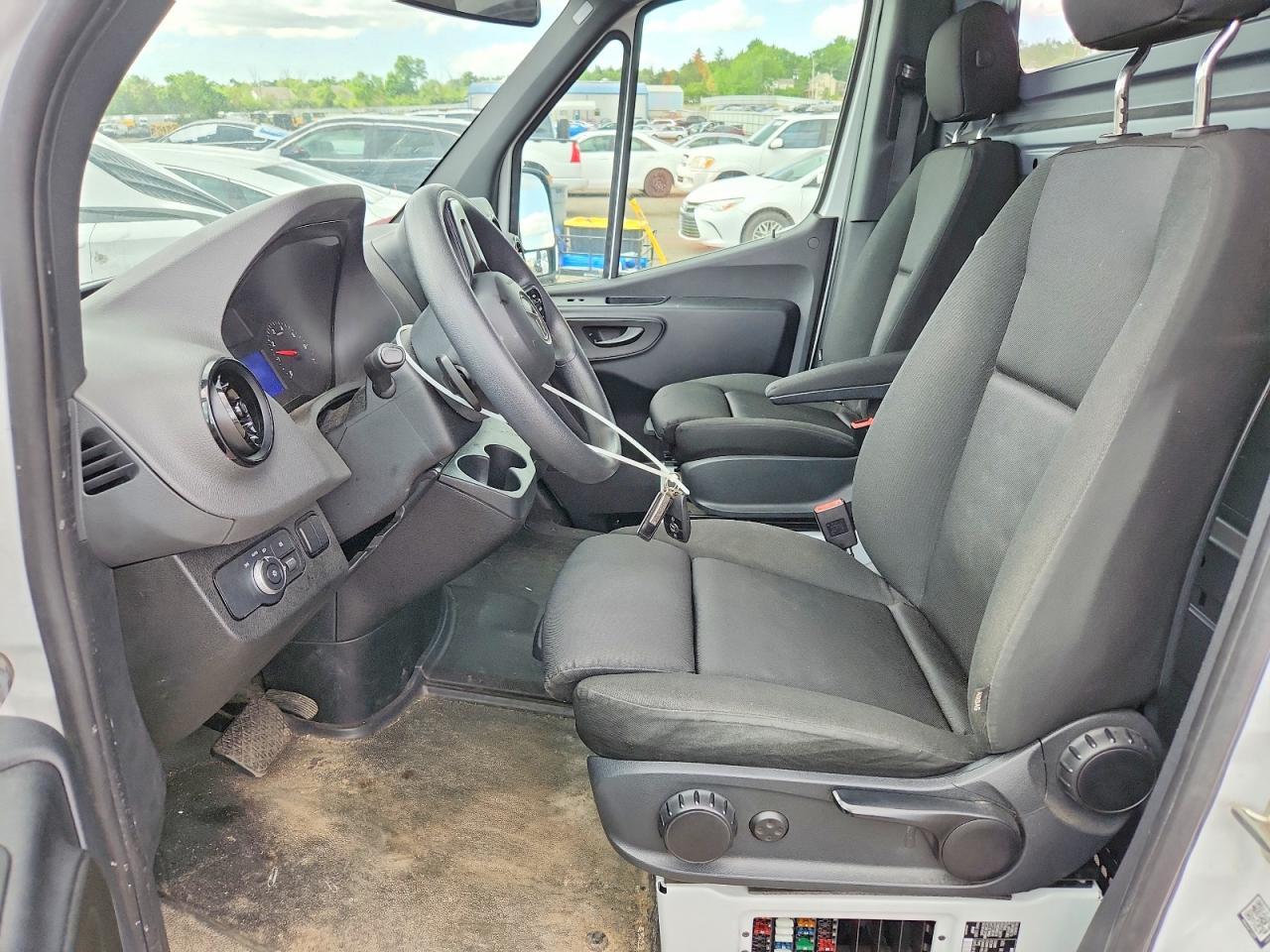 2023 Mercedes Benz Sprinter 2500 Delivery Van - Фото 7