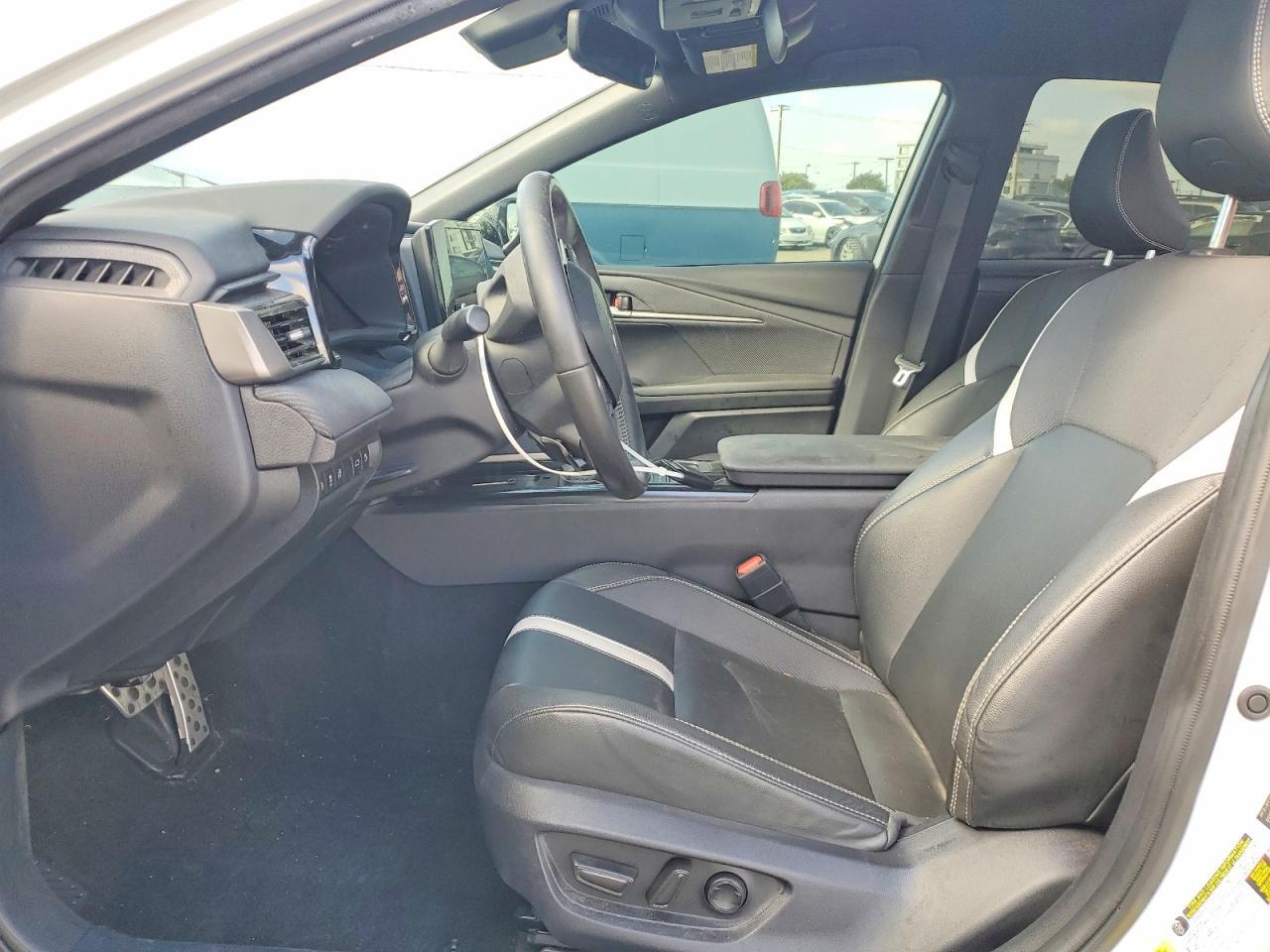 2025 Toyota Camry Se - Фото 7