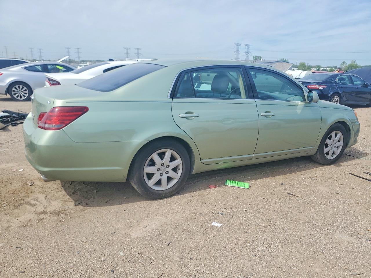 2010 Toyota Avalon Xl - Image 3