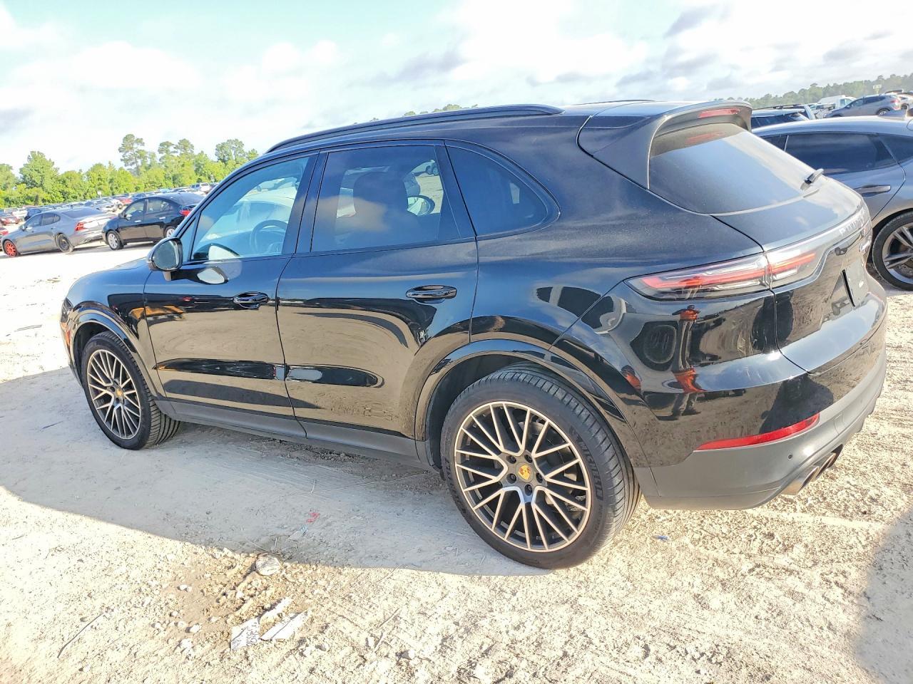 2021 Porsche Cayenne S - Фото 2