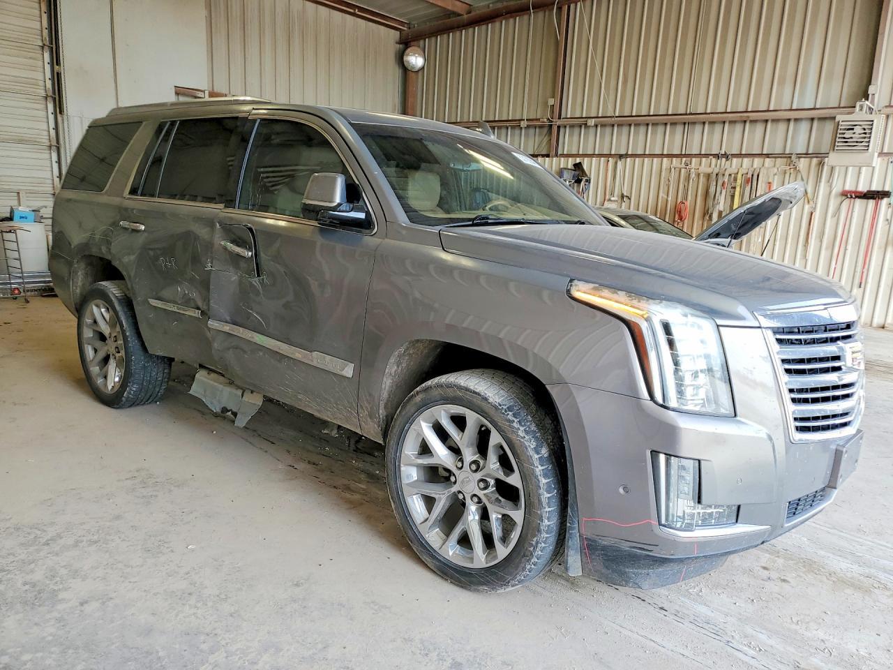 2017 Cadillac Escalade Platinum - Image 4