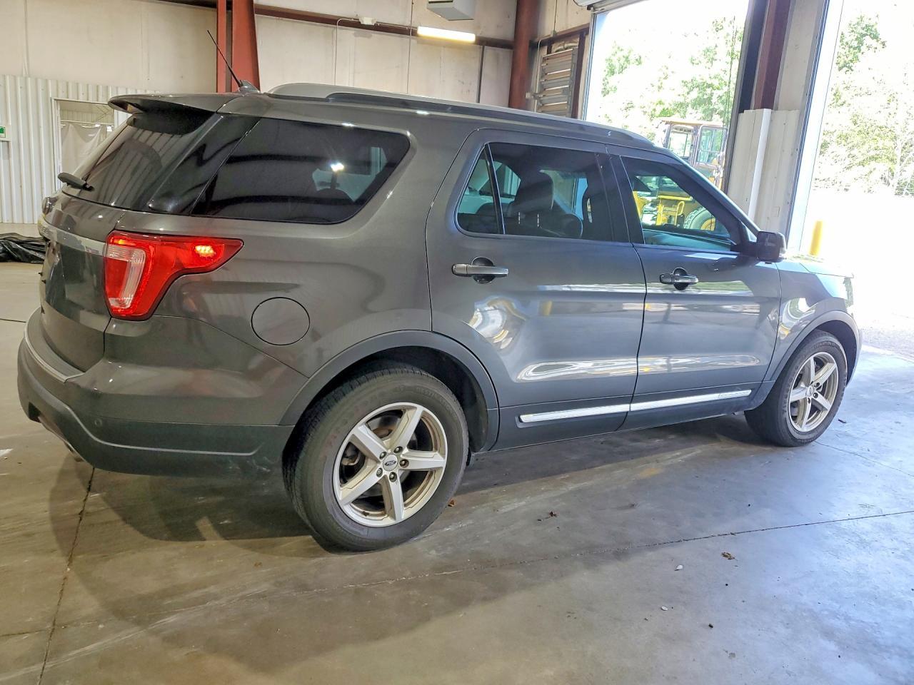 2018 Ford Explorer Xlt - Фото 3
