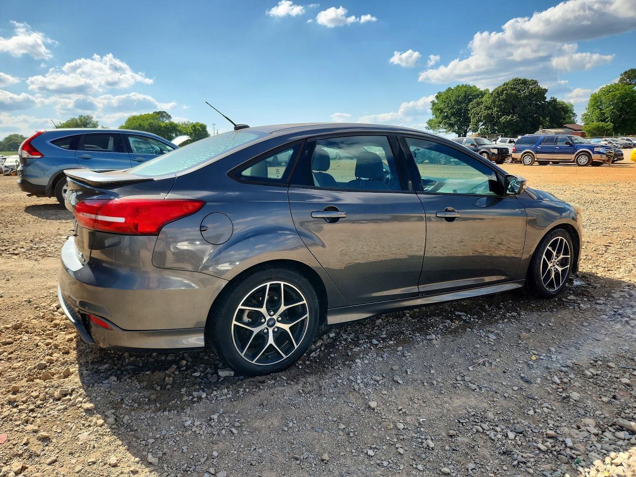 2015 Ford Focus Se - Image 3