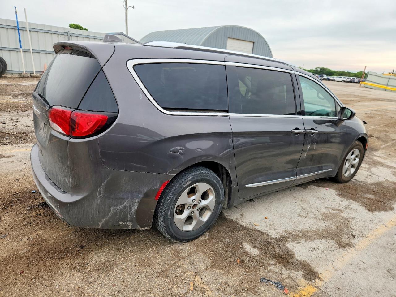 2017 Chrysler Pacifica Touring L Plus - Фото 3