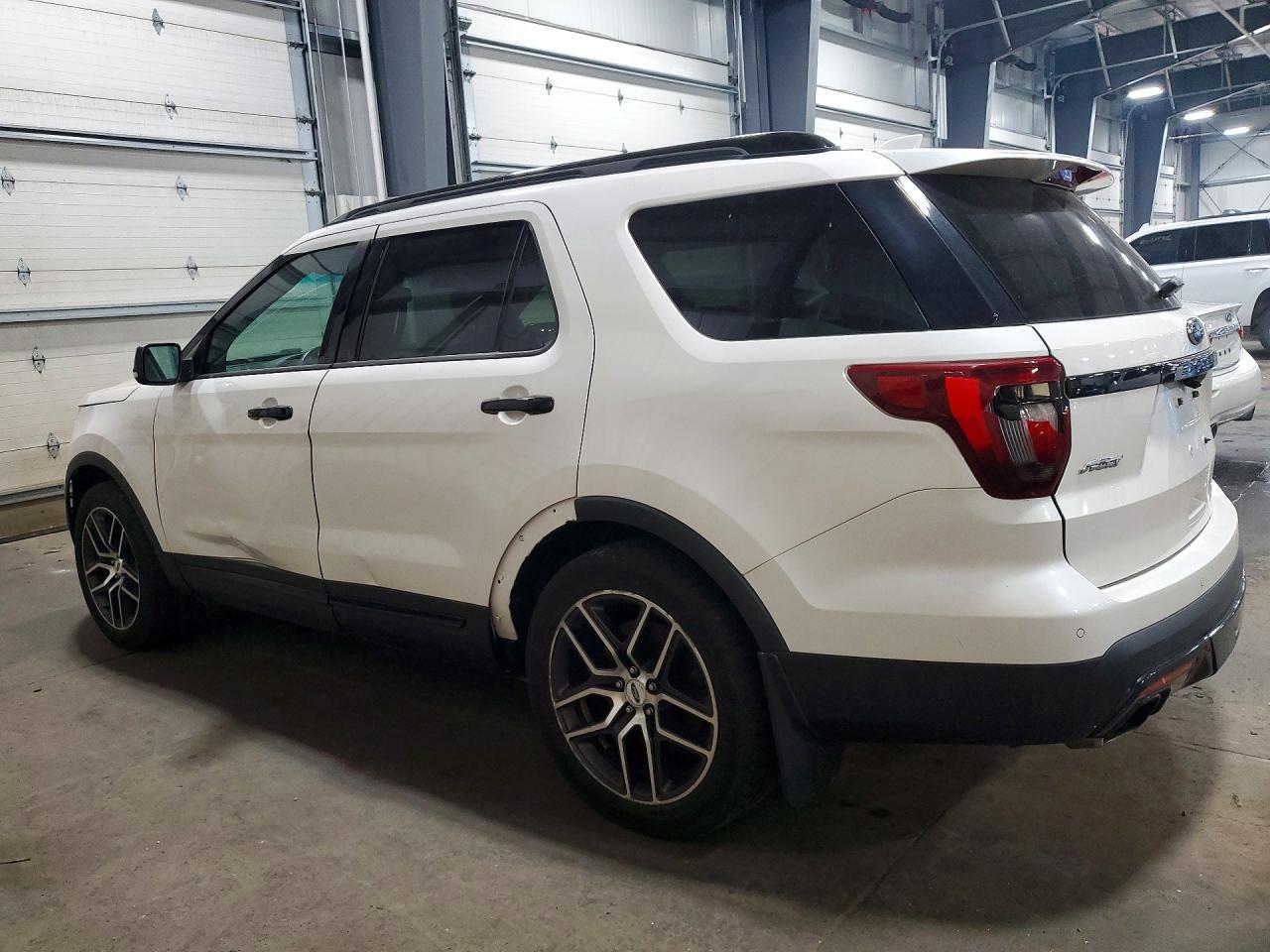 2016 Ford Explorer Sport - Image 2