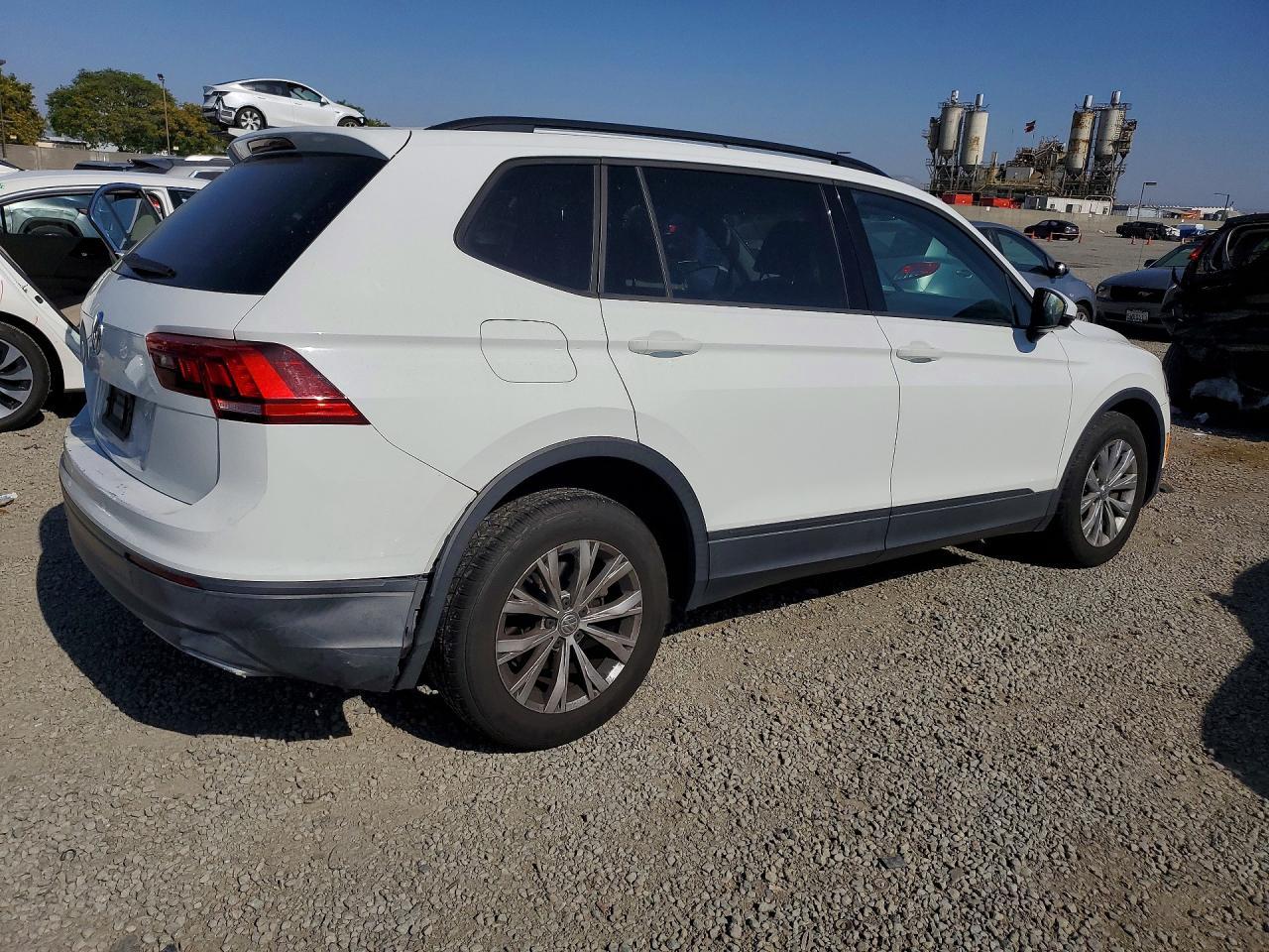 2019 Volkswagen Tiguan S - Image 3