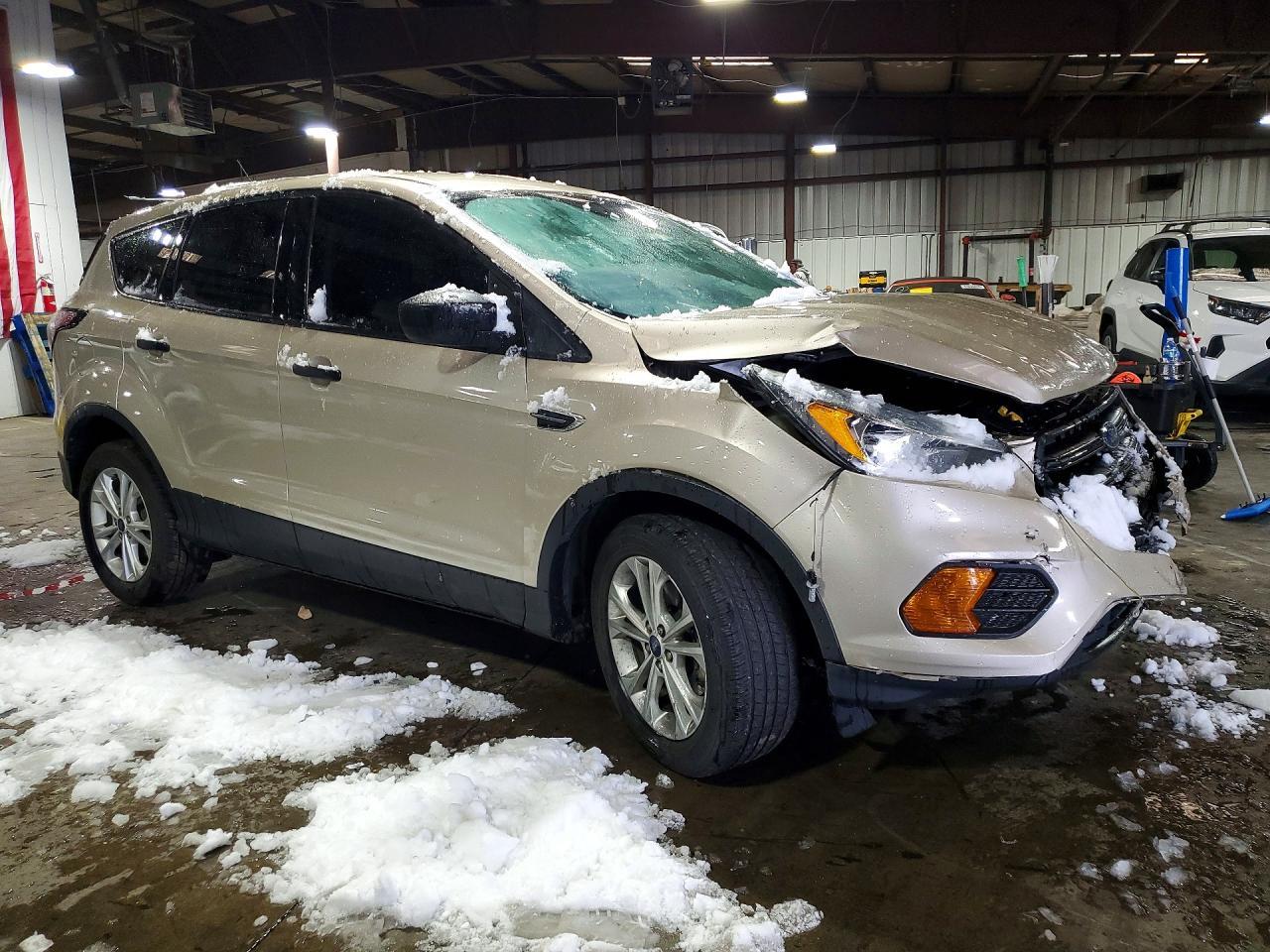 2017 Ford Escape S - Фото 4