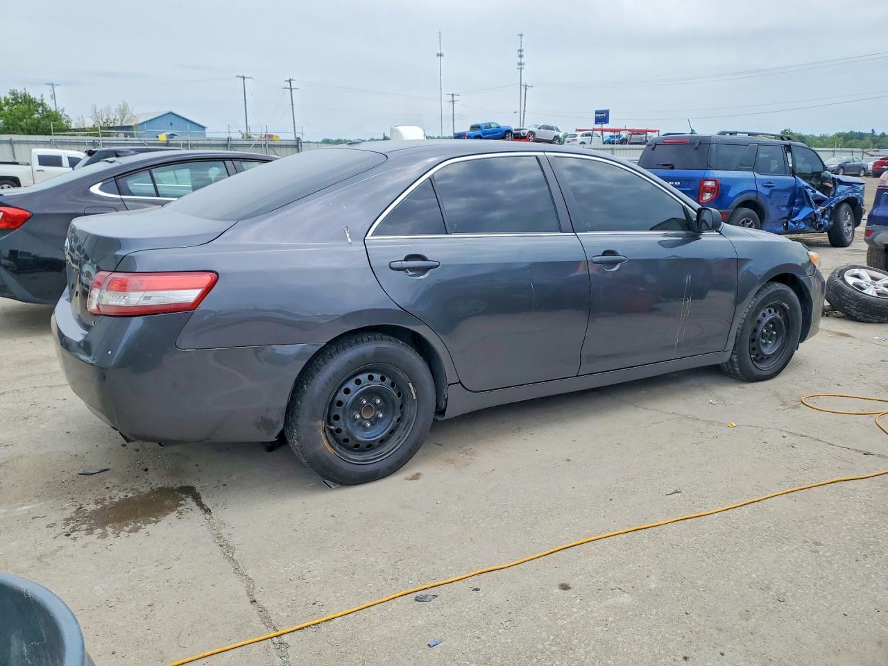 2011 Toyota Camry Le - Фото 3