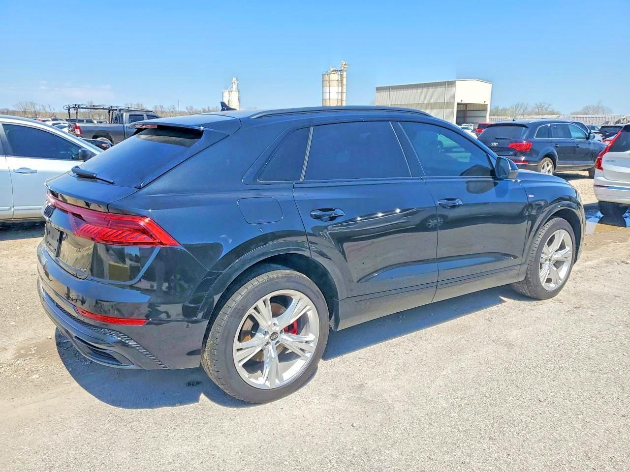2022 Audi Q8 Premium Plus S-Line - Фото 3