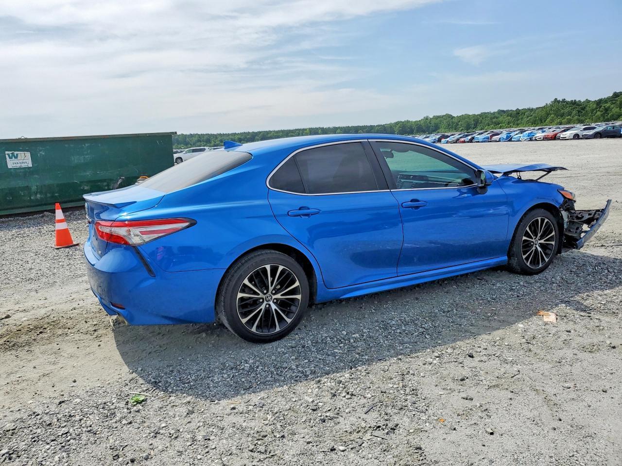 2019 Toyota Camry Se - Image 3