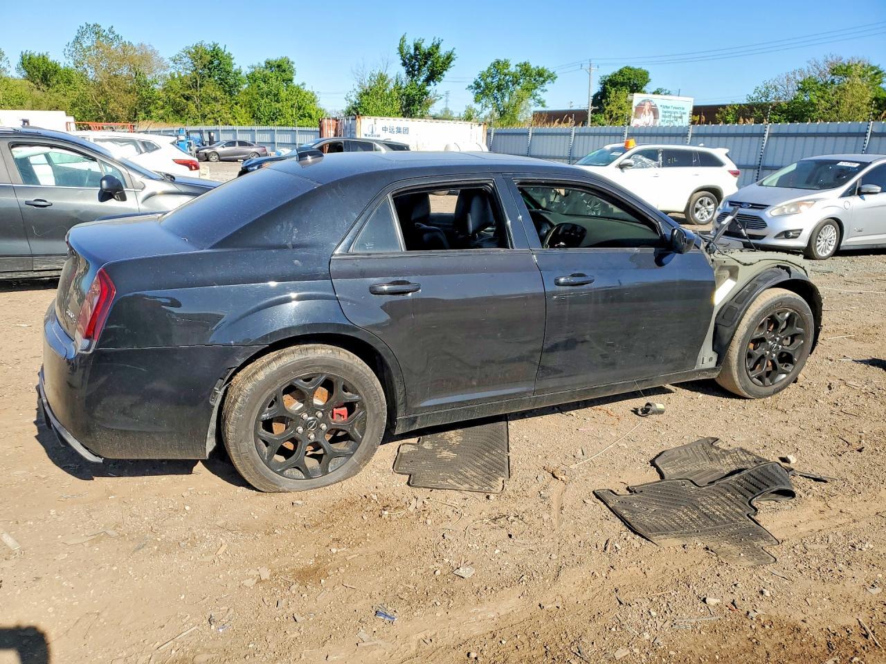 2016 Chrysler 300 S - Фото 3