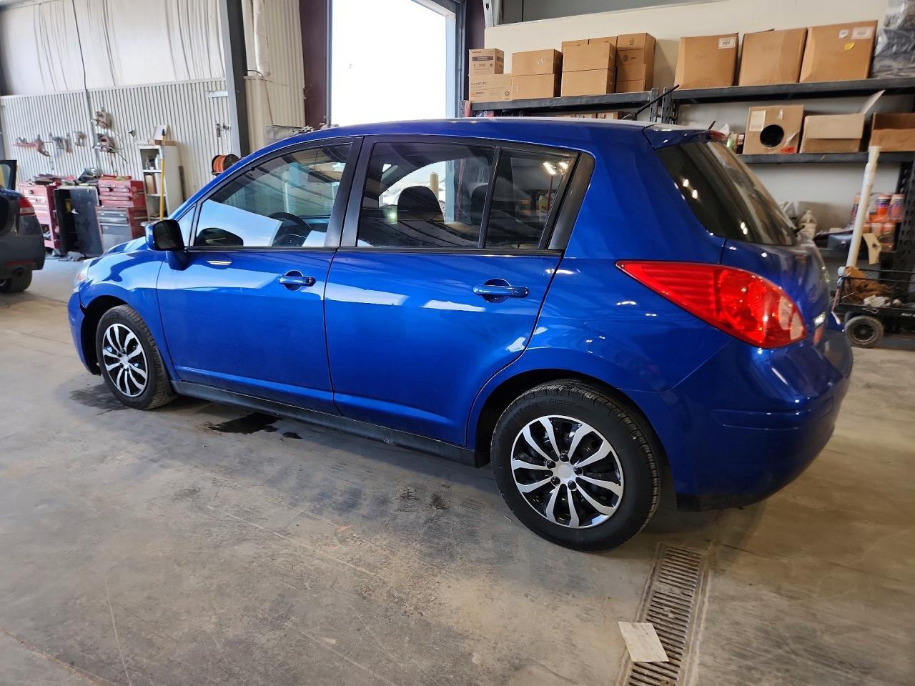 2012 Nissan Versa 1.8 S - Фото 2