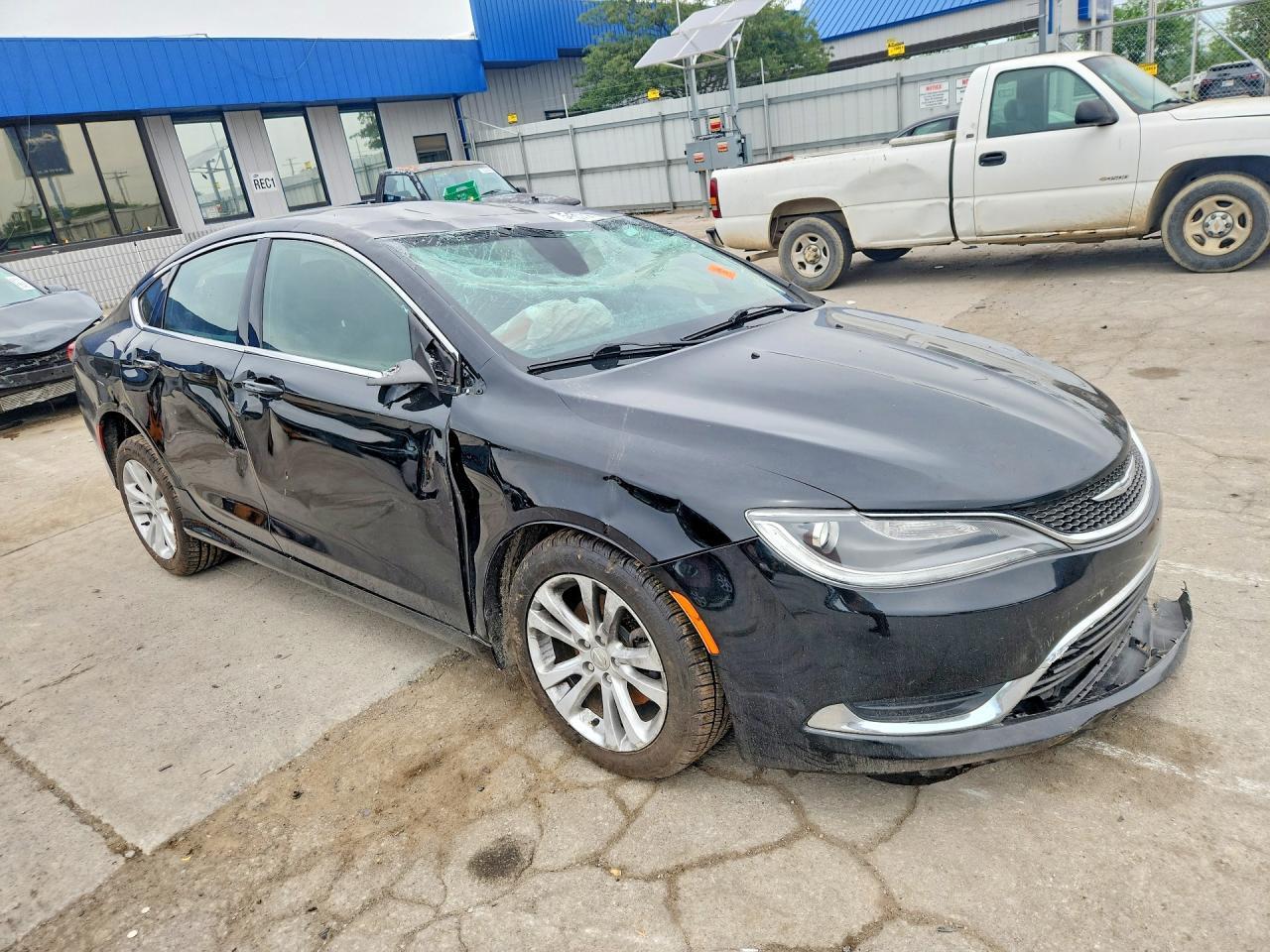 2015 Chrysler 200 Limited - Image 4