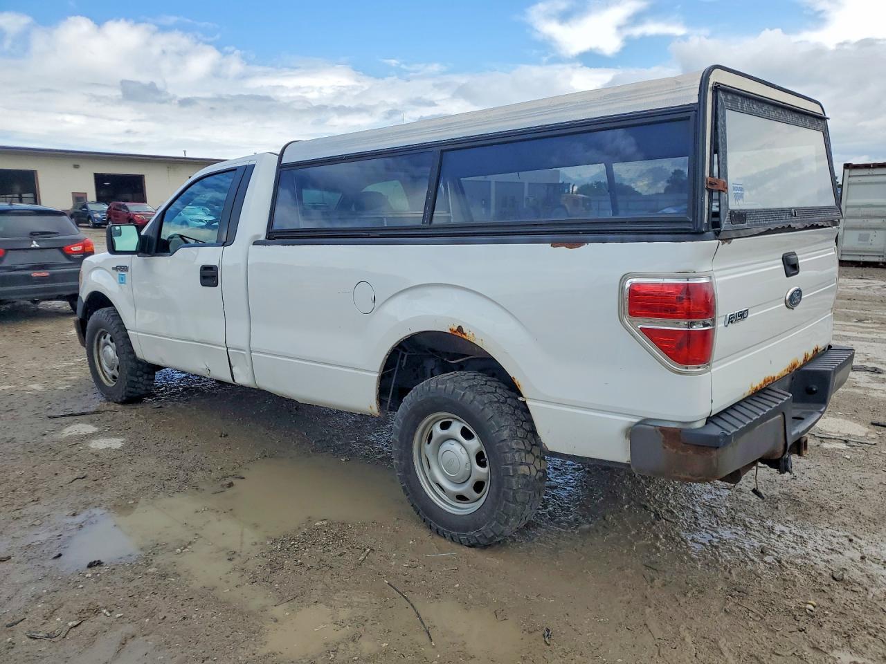 2011 Ford F150 - Фото 2