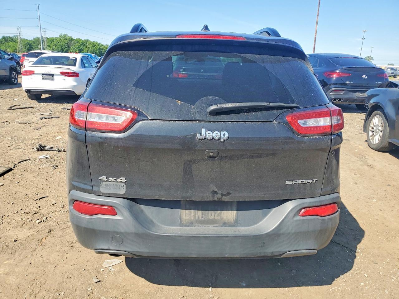 2016 Jeep Cherokee Sport - Фото 6