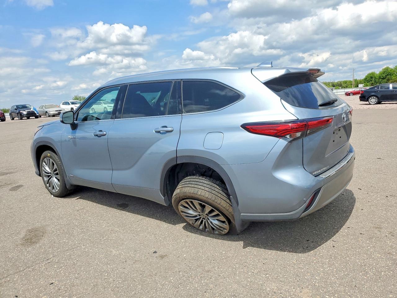 2021 Toyota Highlander Hybrid Platinum - Image 2