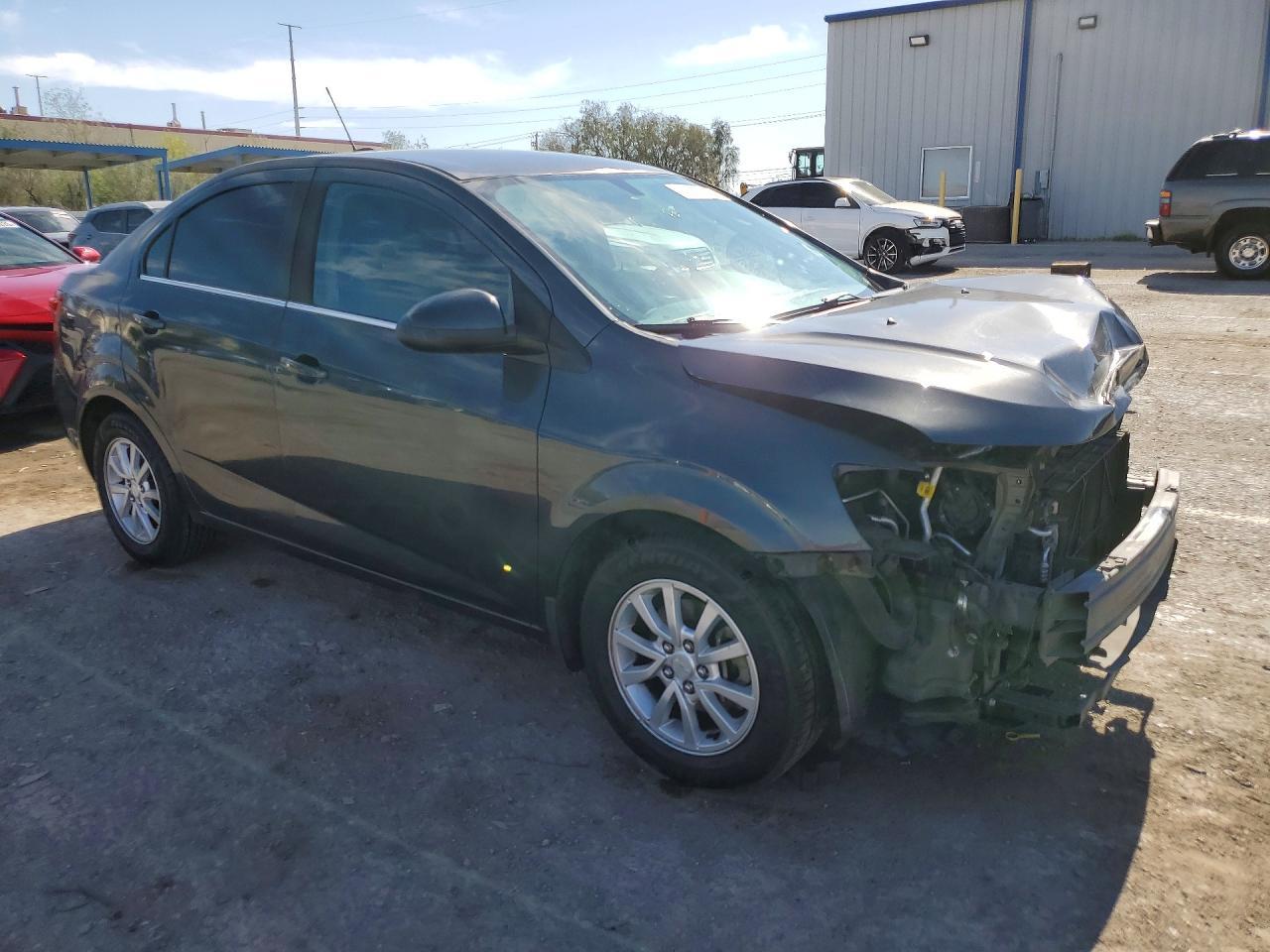 2017 Chevrolet Sonic Lt - Фото 4