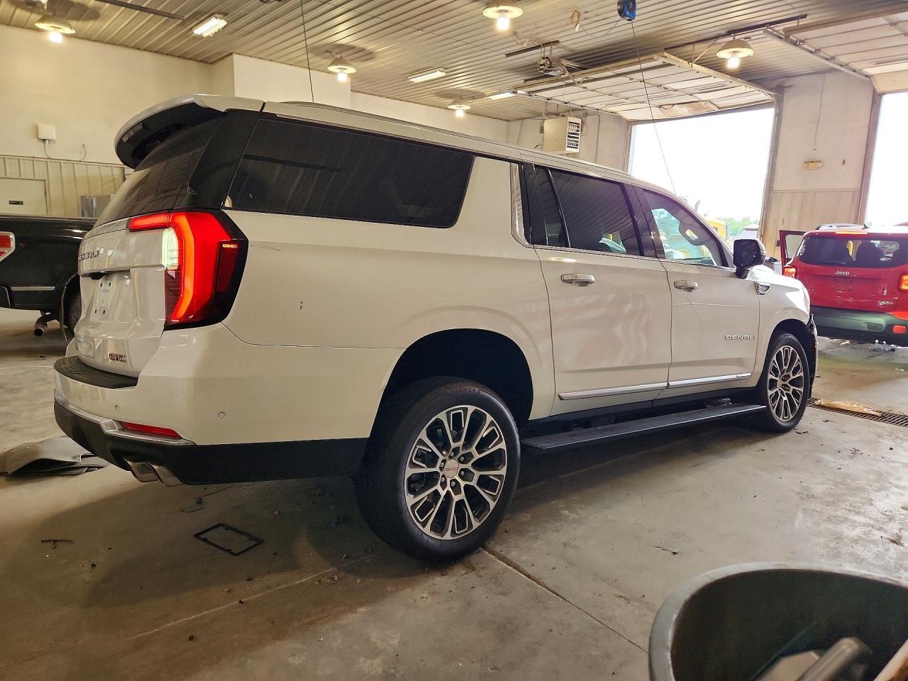 2025 GMC Yukon Xl Denali - Фото 3