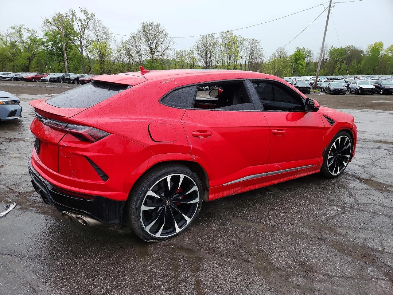 2022 Lamborghini Urus - Image 3