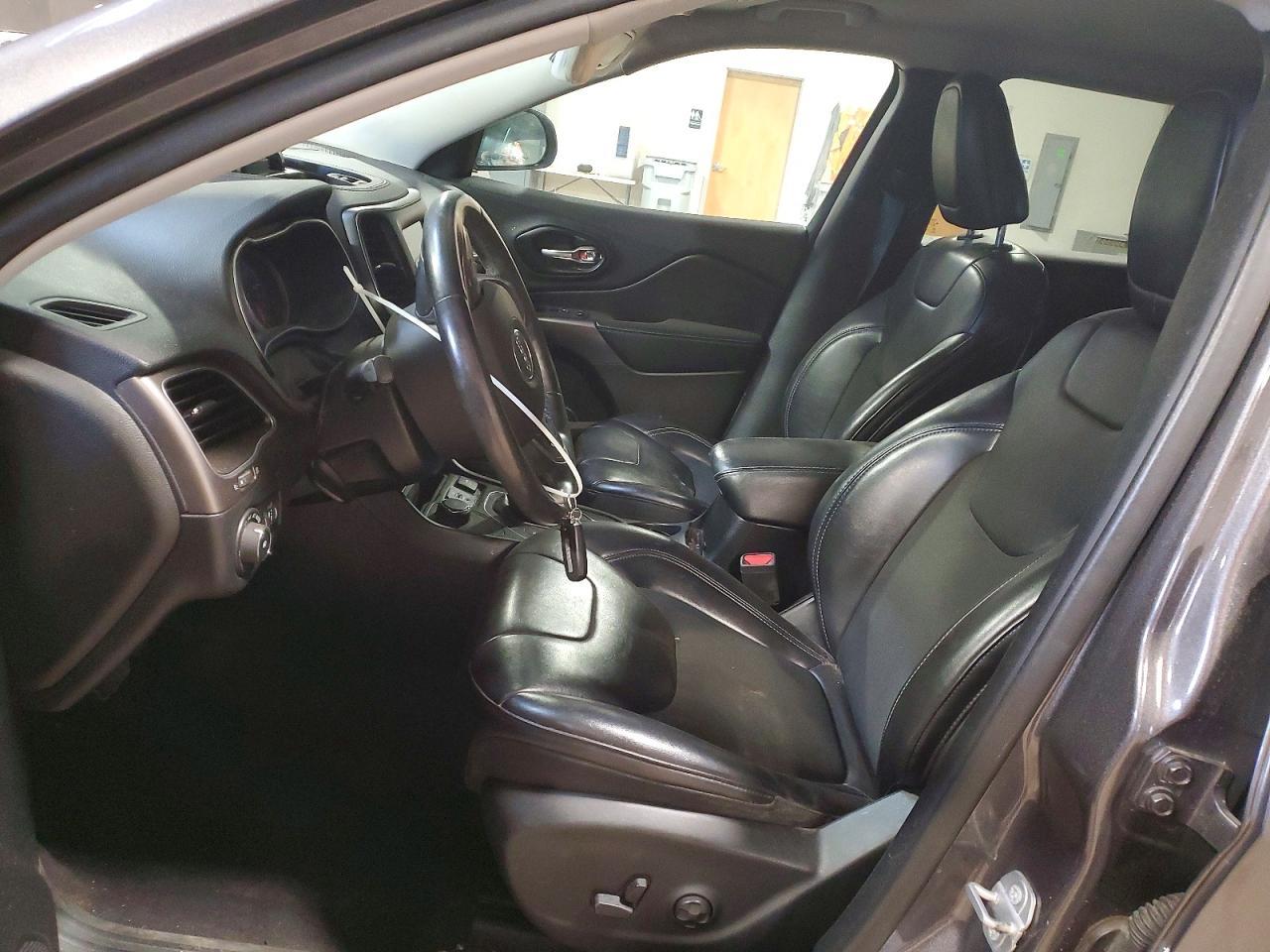 2019 Jeep Cherokee Latitude Plus - Image 7