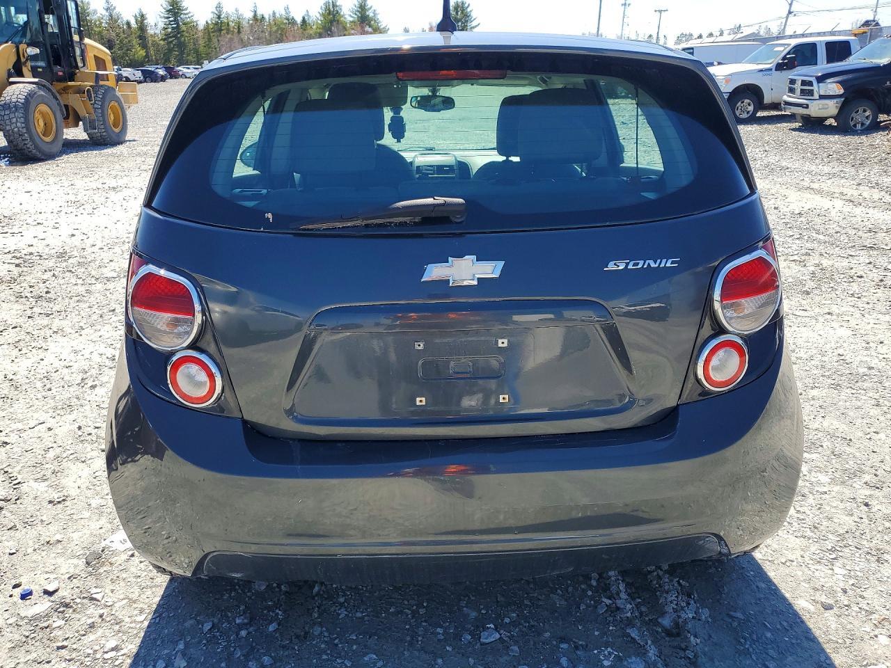 2014 Chevrolet Sonic Ls - Image 6