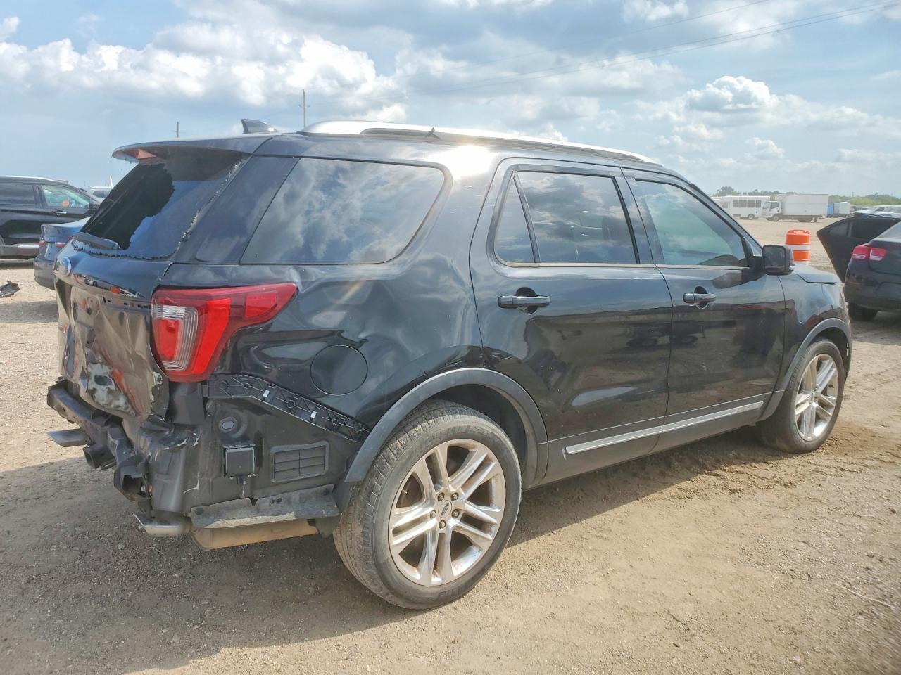 2017 Ford Explorer Xlt - Image 3
