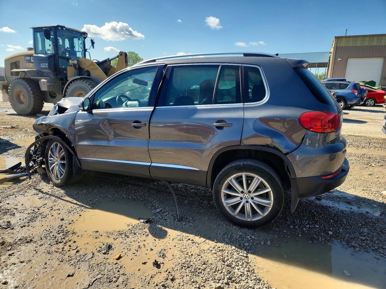 2016 Volkswagen Tiguan S - Фото 2
