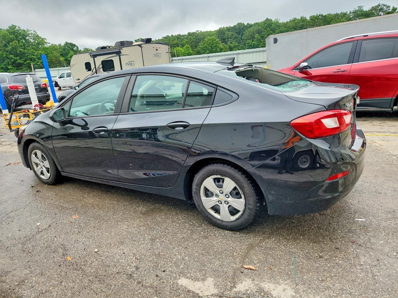 2017 Chevrolet Cruze Ls - Фото 2