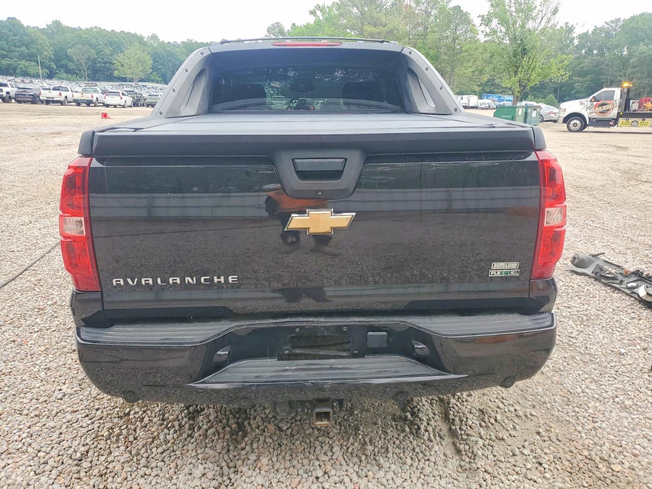 2011 Chevrolet Avalanche Ltz - Image 6