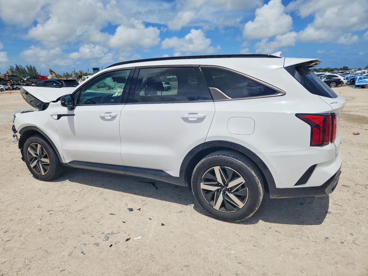 2022 Kia Sorento S - Фото 2