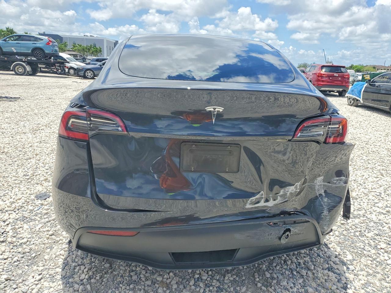 2024 Tesla Model Y - Image 6