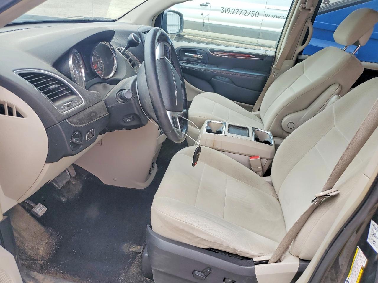 2011 Chrysler Town & Country Touring - Фото 7