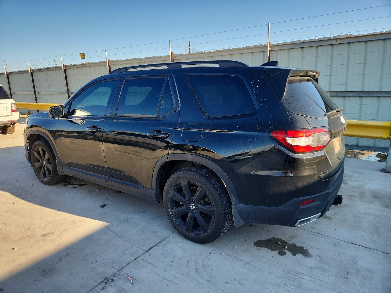 2025 Honda Pilot Black - Image 2