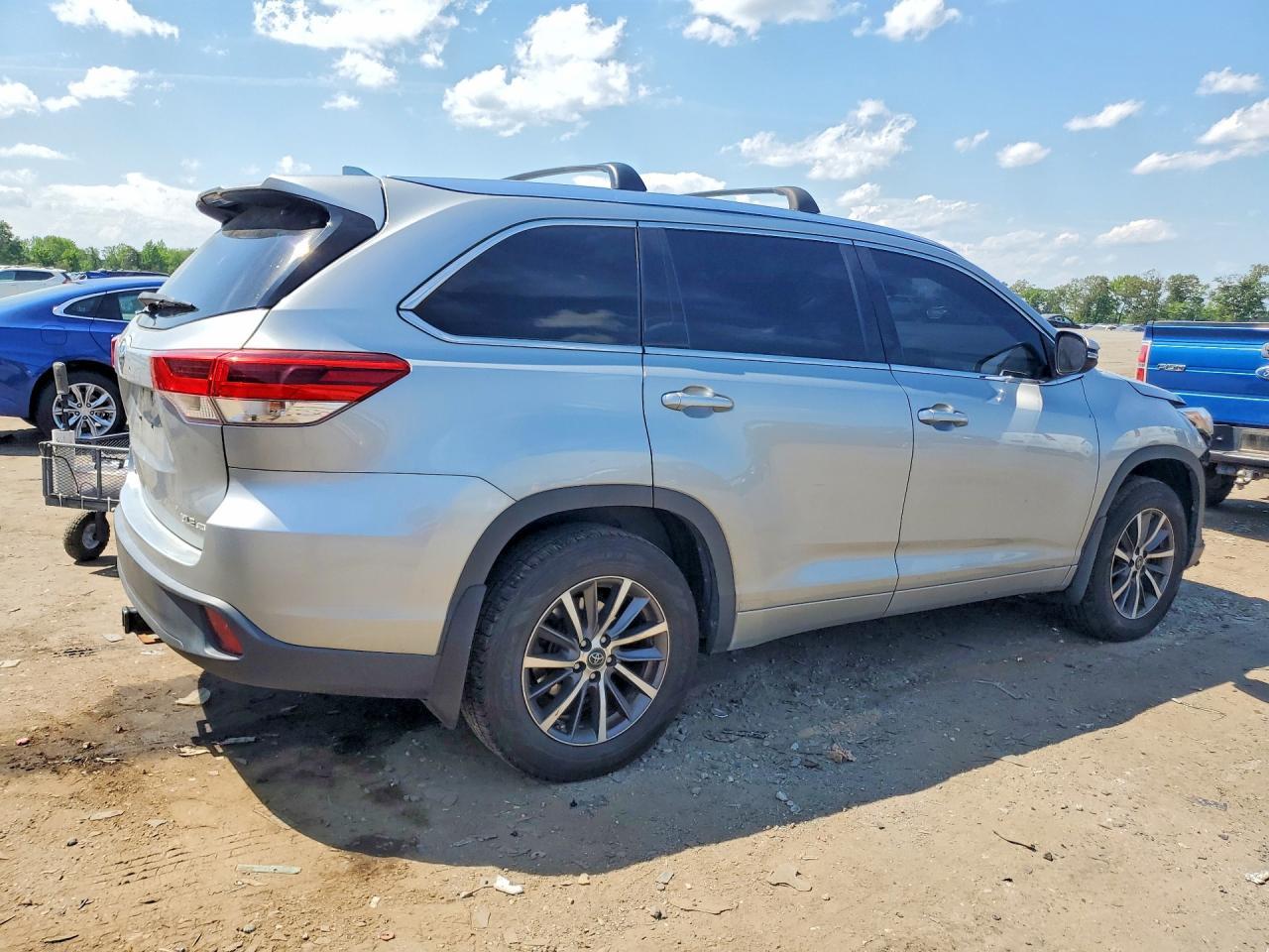 2017 Toyota Highlander Xle - Image 3