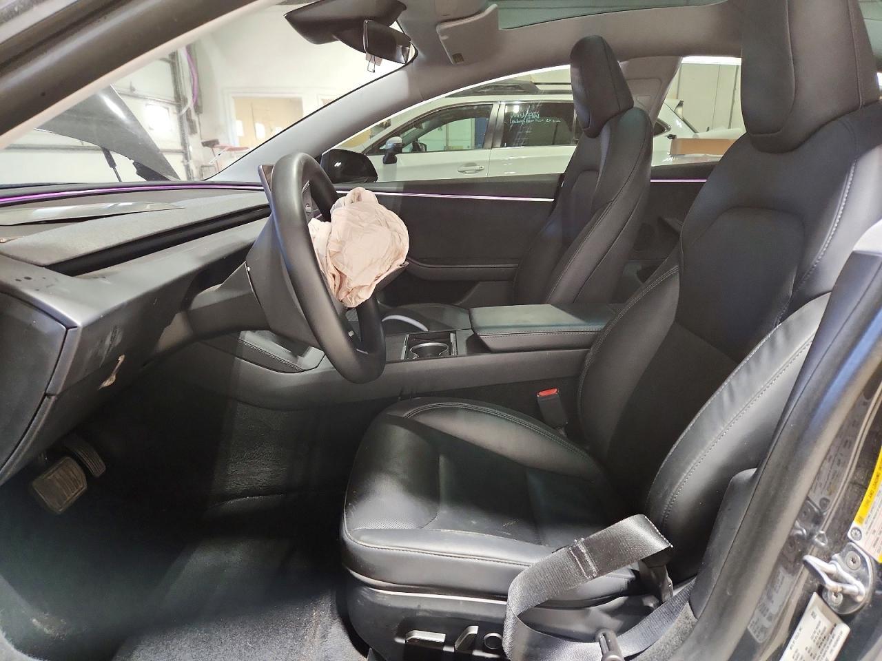2025 Tesla Model 3 - Фото 7