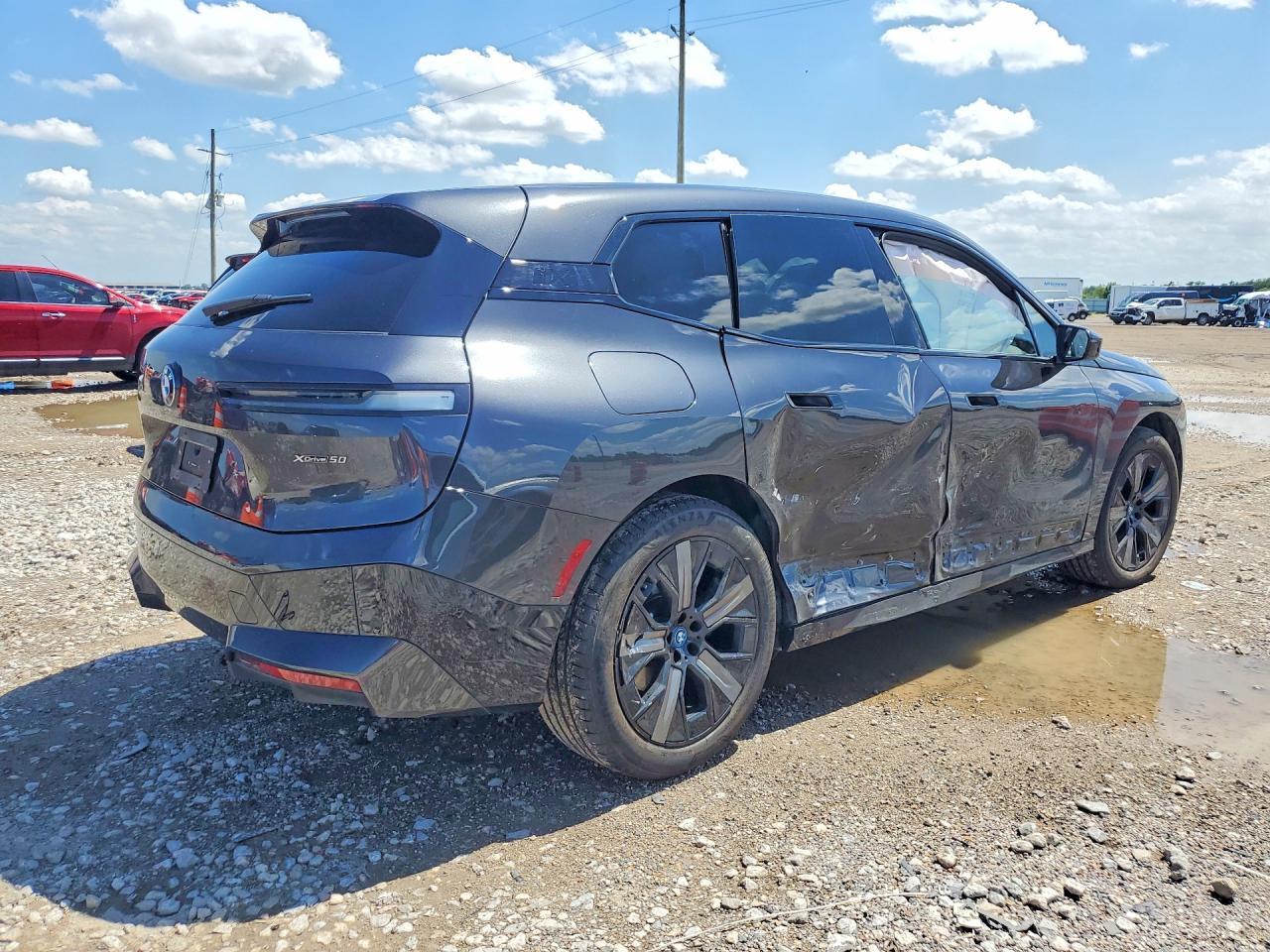 2025 BMW Ix xDrive50 - Фото 3