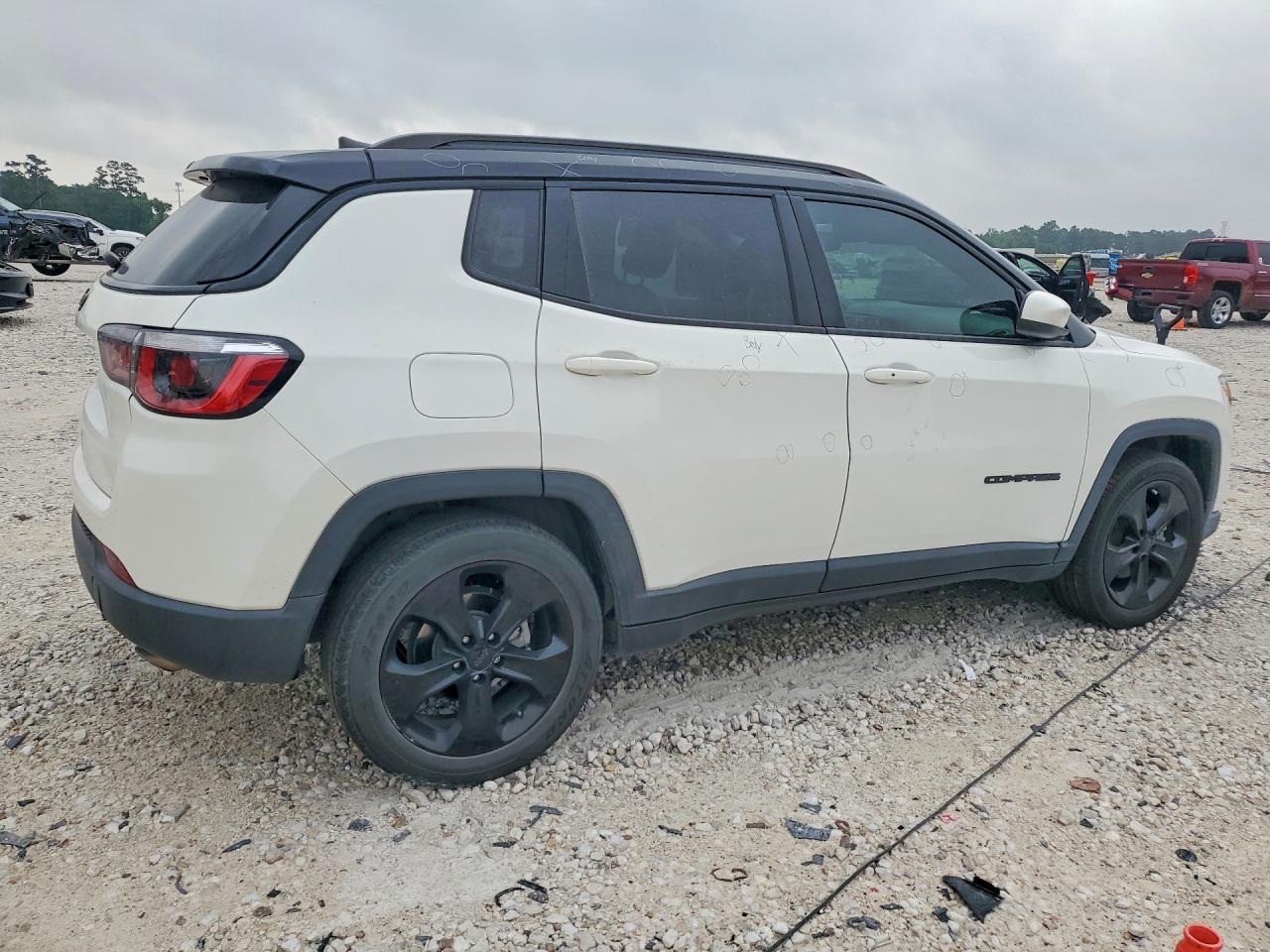 2020 Jeep Compass Latitude - Image 3