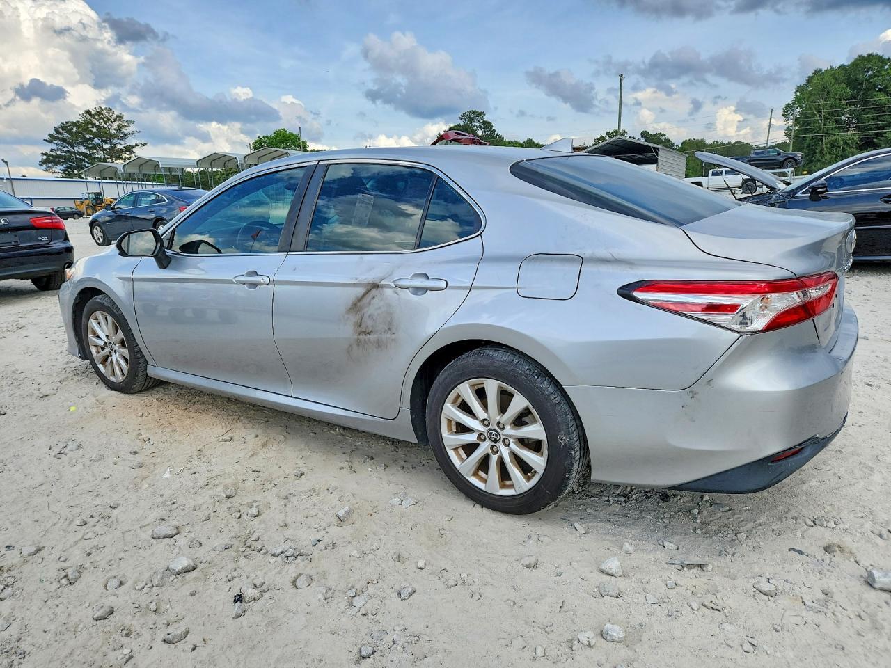 2019 Toyota Camry Le - Фото 2