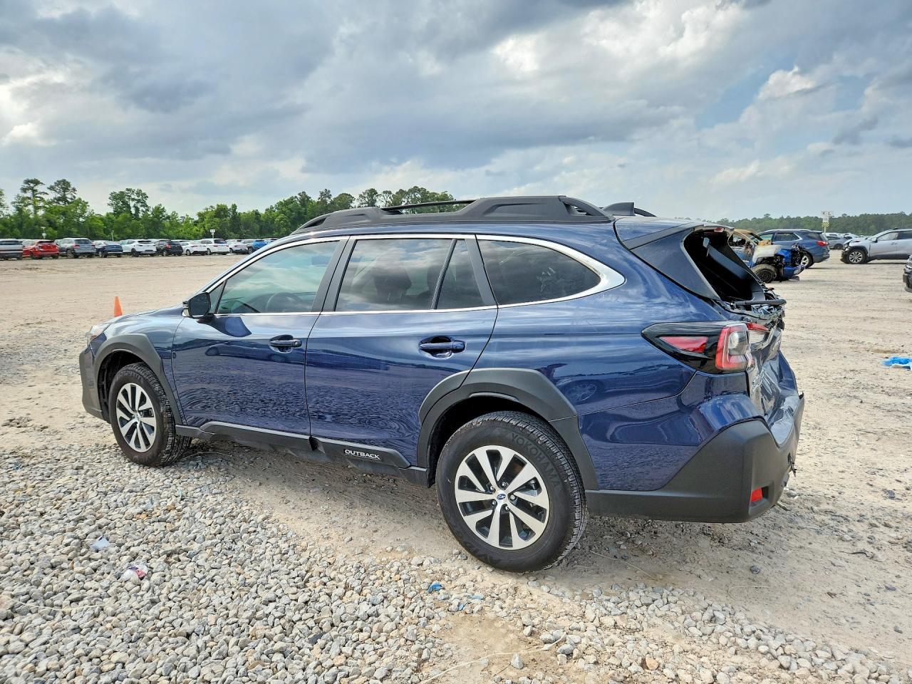 2025 Subaru Outback Premium - Image 3