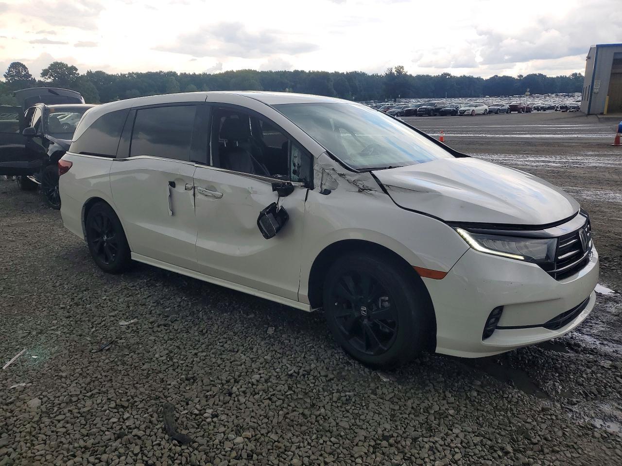 2024 Honda Odyssey Sport - Image 4