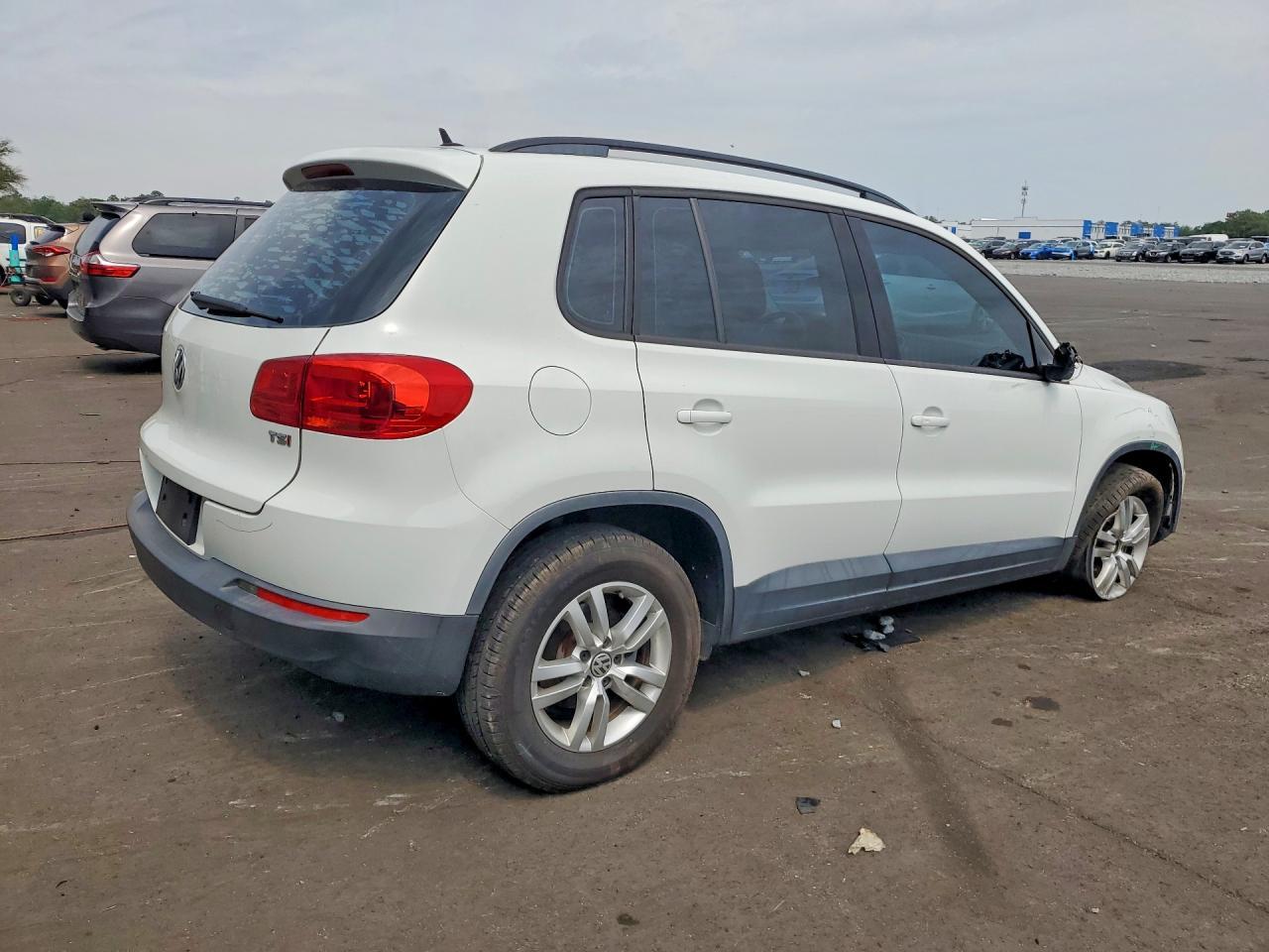 2016 Volkswagen Tiguan S - Image 3