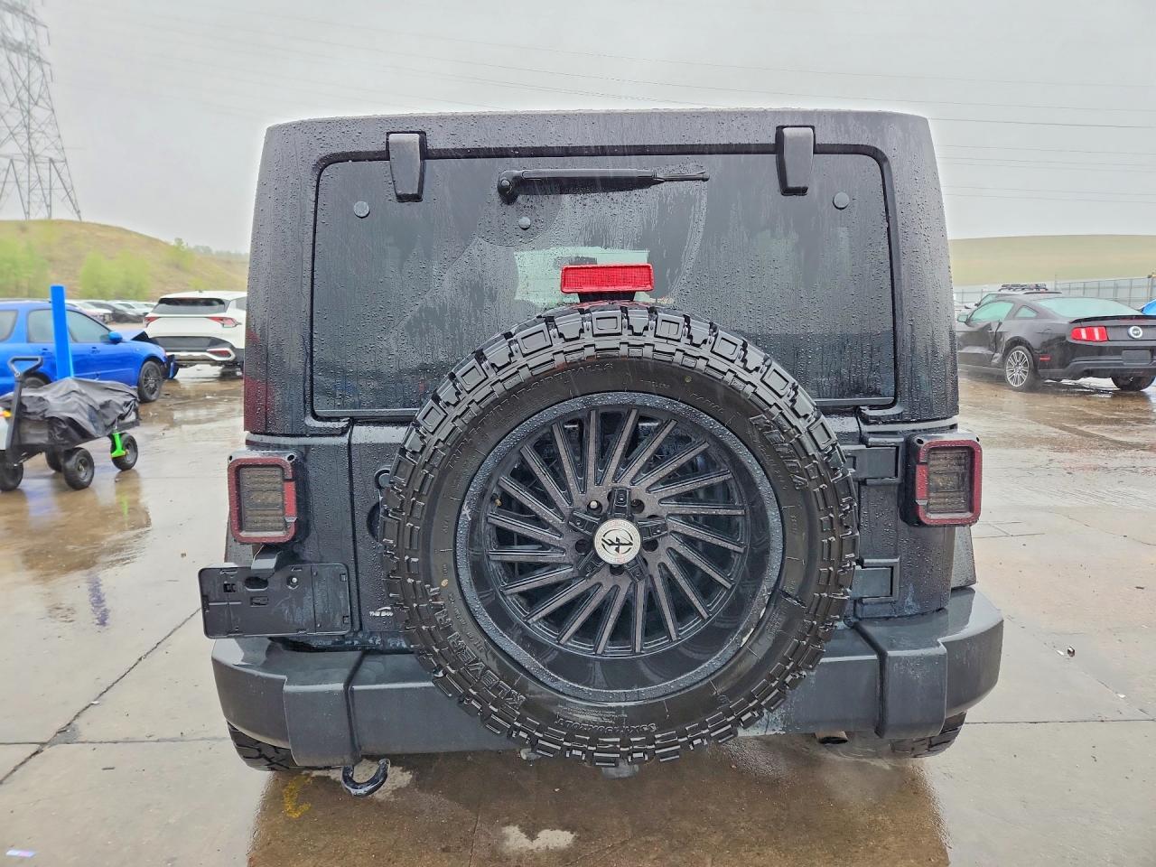 2015 Jeep Wrangler Unlimited Sahara - Image 6