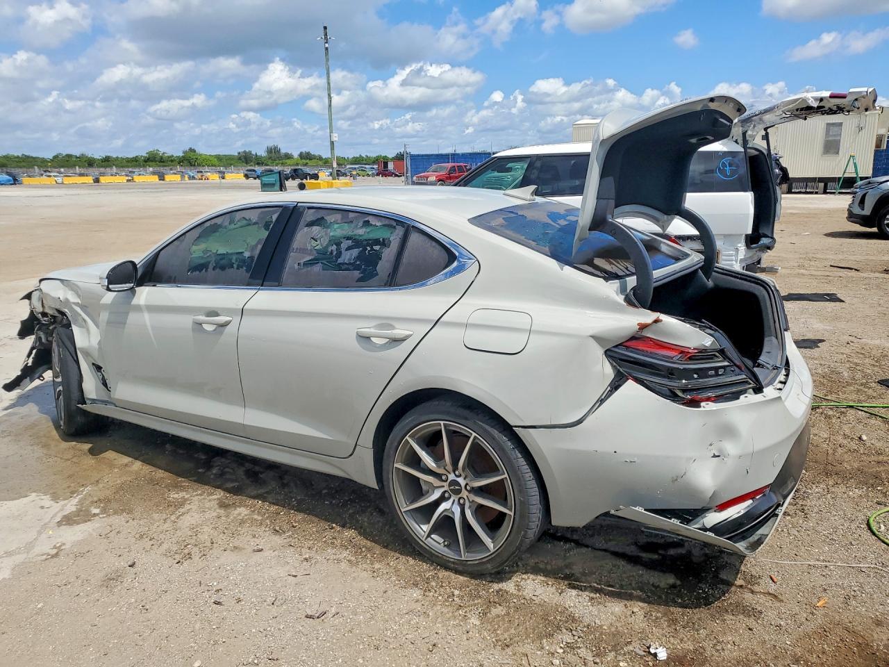 2025 Genesis G70 2.5T Standard - Фото 2