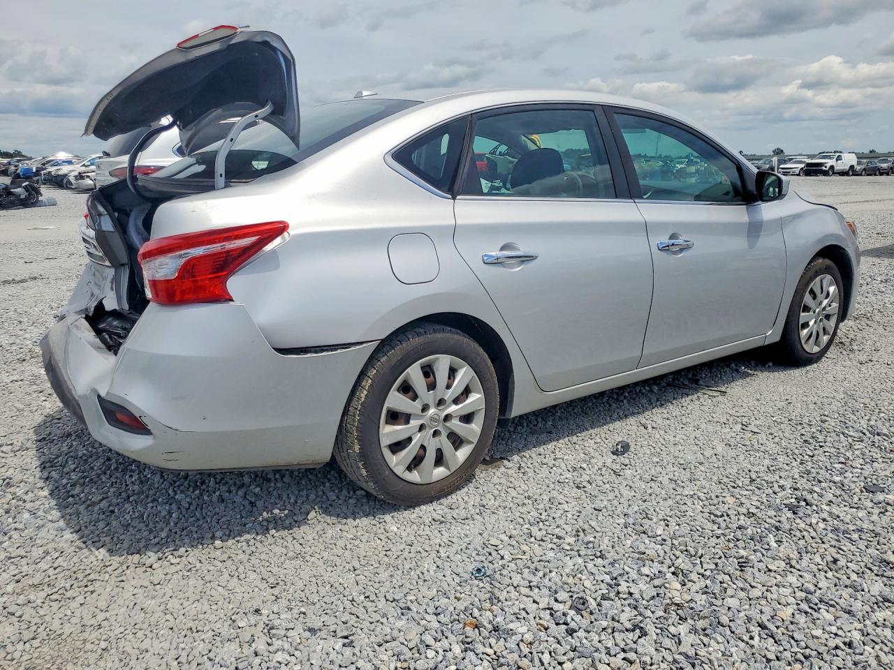 2016 Nissan Sentra S - Image 3
